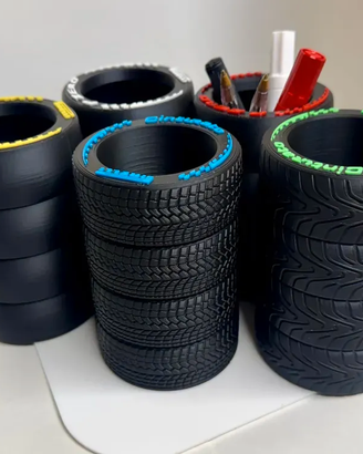 Portapenne Pneumatici F1 2026 | Personalizzabile