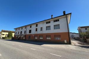 Ampia proprietà con ristorante, appartamenti e ...