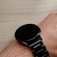 Galaxy Watch 4 con molti accessori