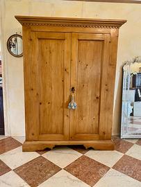 Armadio in legno massello