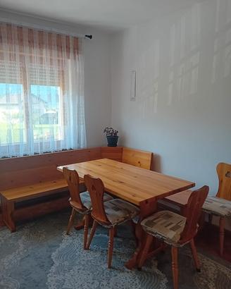  tavolo con giropanca più 4 sedie