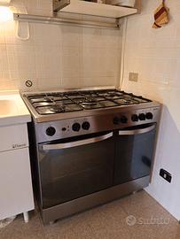 Cucina 5 fuochi a gas con forno e grill