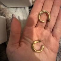 Orecchini in bronzo color oro