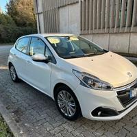 Peugeot 208 1.2 PureTech Active 82 CV Neopatentati