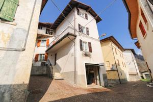 CASA INDIPENDENTE A VALVESTINO