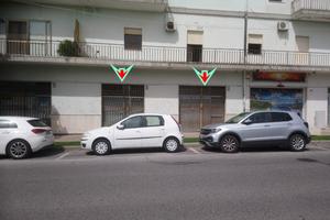 Due locali comunicanti fronte strada