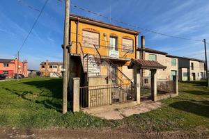 CASA SEMINDIPENDENTE A STANGHELLA
