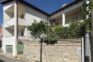 Casa singola con giardino