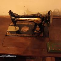 Macchina da cucire a pedale Singer completa di suo