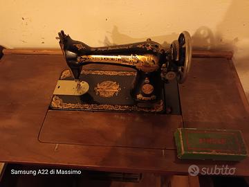 Macchina da cucire a pedale Singer completa di suo