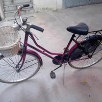 Bici donna classica con cestino 