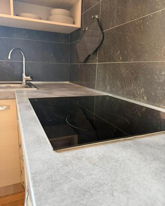 Cucina intera con tutti gli elettrodomestici funzi