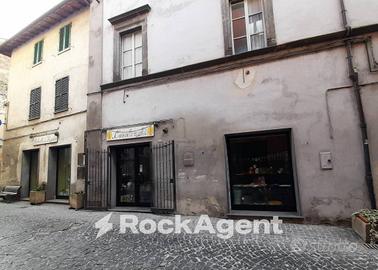 LOCALE COMMERCIALE CENTRO STORICO