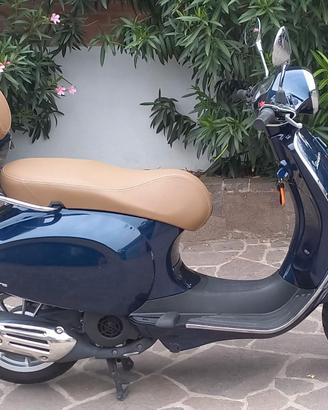 Vespa Primavera 150 con optional LEGGERE