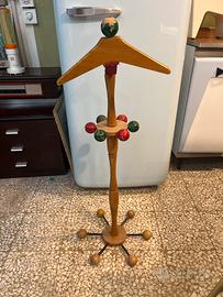 Appendi abiti Omo morto