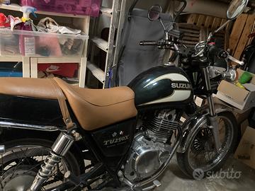 Moto Suzuki 250 tu