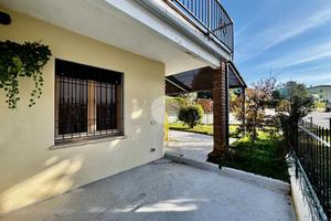 2 LOCALI A PESCHIERA DEL GARDA