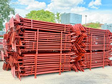 Puntelli a croce nuovi