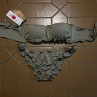 Bikini salvia con coppe nuovo.