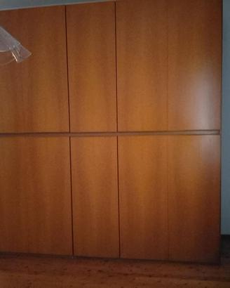 Mobili in legno noce per camera da letto