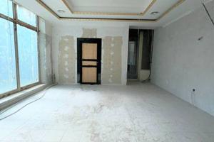 Immobile di 260 m² con 3 locali a Prato