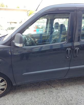 Porta anteriore sx nuda FIAT DOBLO del 2011