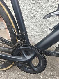 Bici da corsa com motore invisibile