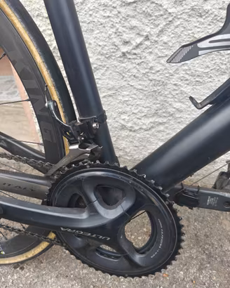 Bici da corsa com motore invisibile