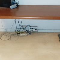 Tavolo per ufficio .