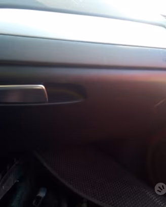Cassetto portaoggetti audi A4 B8 anno 2010