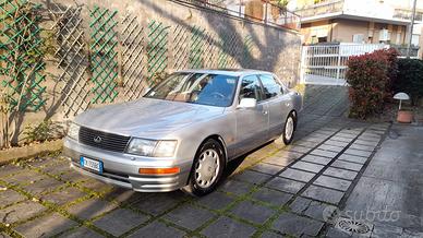AUTO LEXUS LS 400
