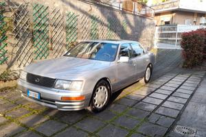 AUTO LEXUS LS 400