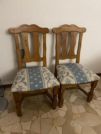 Due sedie in legno