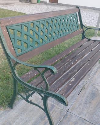 panchina in ghisa e legno