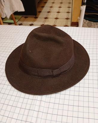 cappello marrone di feltro morbidissimo 