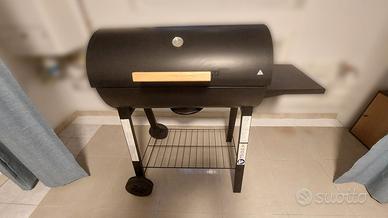BARBECUE A CARBONE CON COPERCHIO
