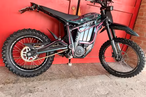 talaria sting tl4000  con ruote maggiorate