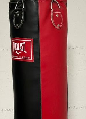 Sacco da boxe e staffa/supporto da parete