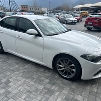 Auto alfa giulia