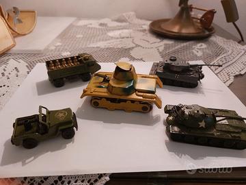 Set di 5 macchinine militari in metallo vintage