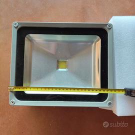FARO A LED DA 50 W X  ESTERNI  LUCE BIANCA