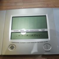 Orologio digitale a parete