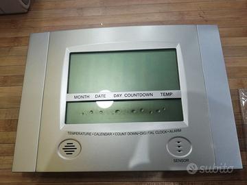 Orologio digitale a parete