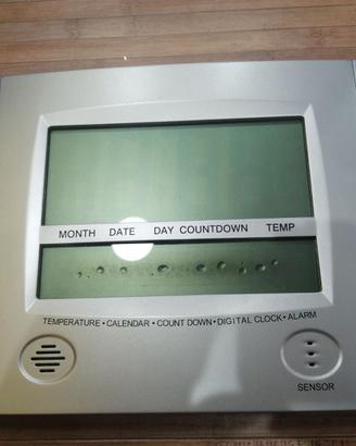 Orologio digitale a parete