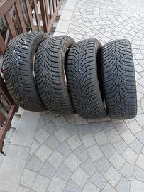 4 gomme invernali anno 2023 marca KUMHO 195/55