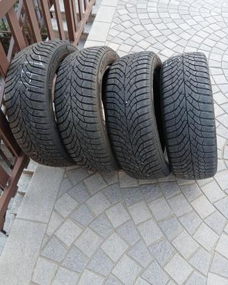 4 gomme invernali anno 2023 marca KUMHO 195/55