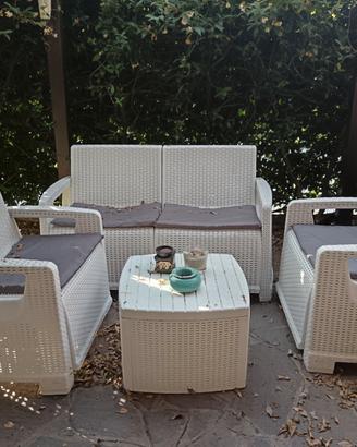 Tavolino e poltrone giardino