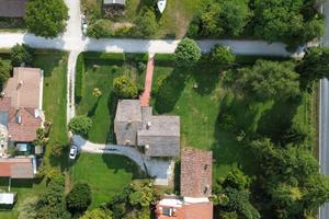 Villa singola con comodi spazi ed ampio giardino