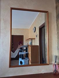 Specchio con cornice in legno 