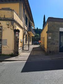Posto auto con locale annesso
